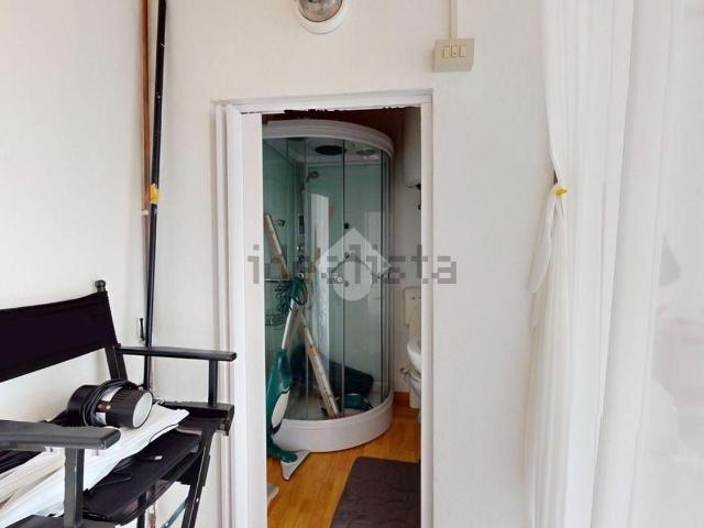 Locale in vendita di 28 m² in Via Cattaneo, 5
