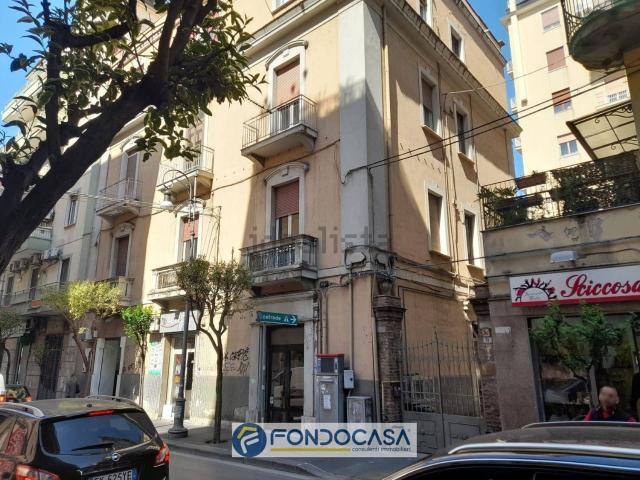 Locale in vendita di 28 m² in Via del Carmine, 71