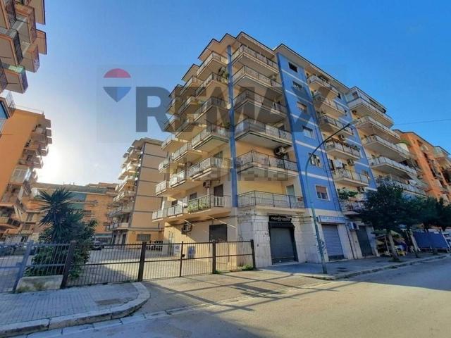 Locale in vendita di 28 m² in Via Don Luigi Sturzo, 18