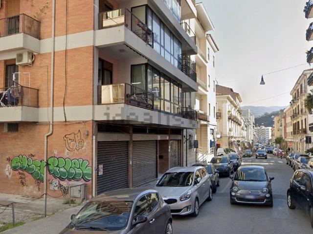 Locale in vendita di 28 m² in Via ISONZO, 30