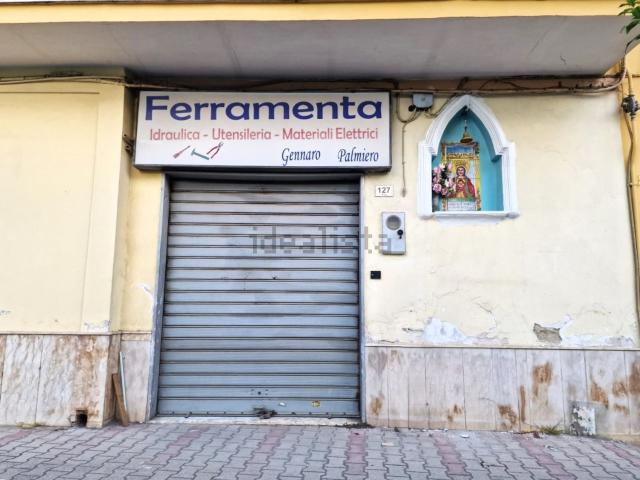 Locale in vendita di 28 m² in Via Napoli, 127