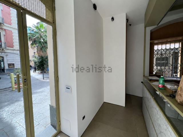 Locale in vendita di 28 m² in Via Pacini, 53