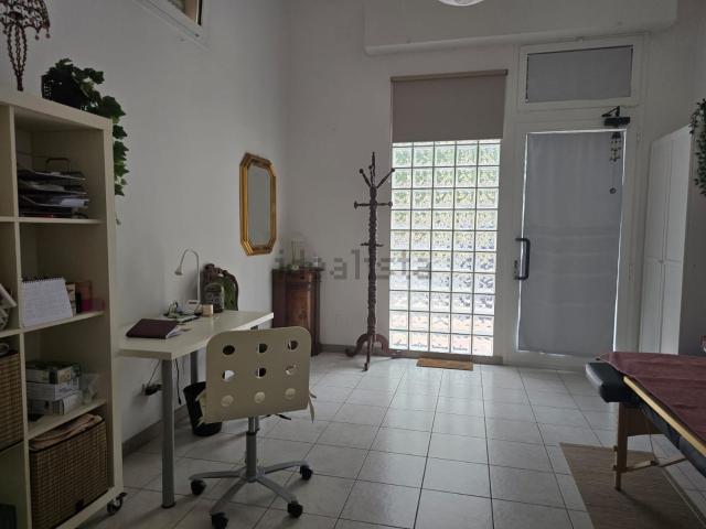 Locale in vendita di 28 m² in Via Pompeo Vizzani