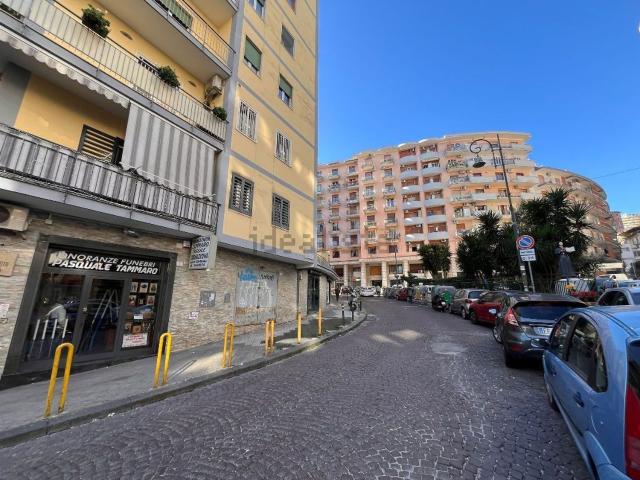 Locale in vendita di 28 m² in Via Salvo D&apos Acquisto