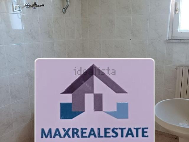 Locale in vendita di 290 m² in Via Casilina Sud
