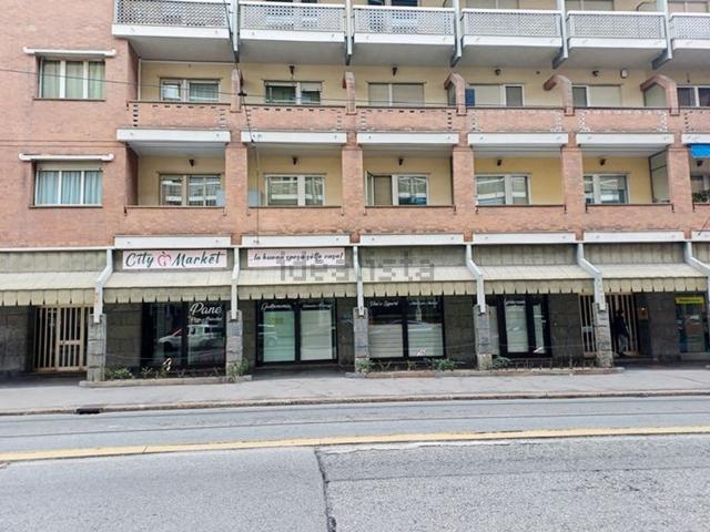 Locale in vendita di 290 m² in Via Genova, 111