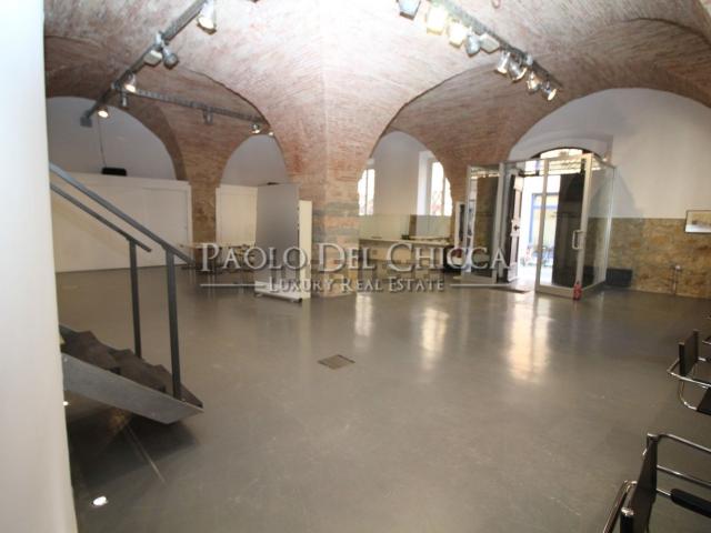 Locale in vendita di 290 m² in Via della Madonna
