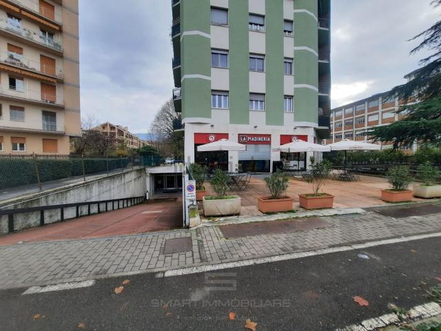 Locale in vendita di 290 m² in Via Fausto Gamba