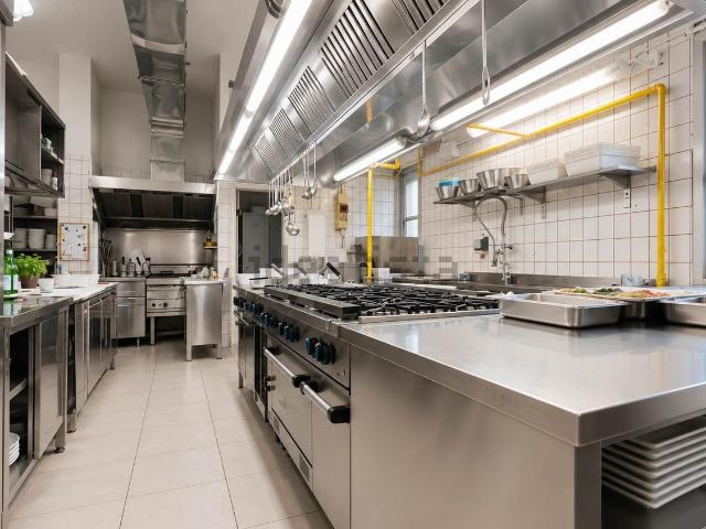 Locale in vendita di 290 m² in Via M. D&apos Azeglio, 60