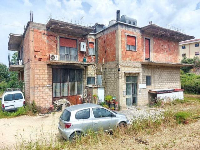 Locale in vendita di 290 m² in Via Nicolò Paganini, 94014