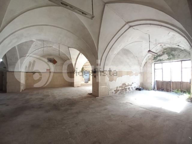 Locale in vendita di 290 m² in Via S. Croce, 83