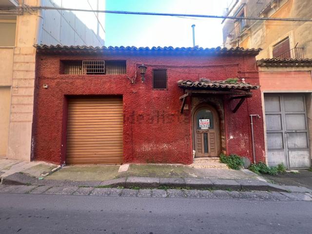 Locale in vendita di 290 m² in Via Pitagora, 18