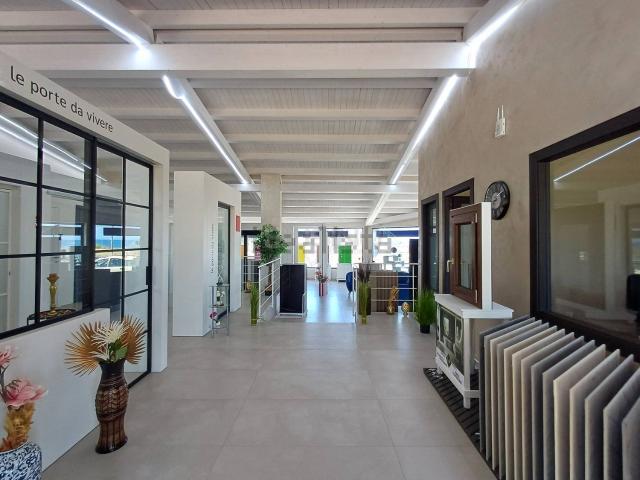 Locale in vendita di 290 m² in Viale Edoardo Garrone, 101
