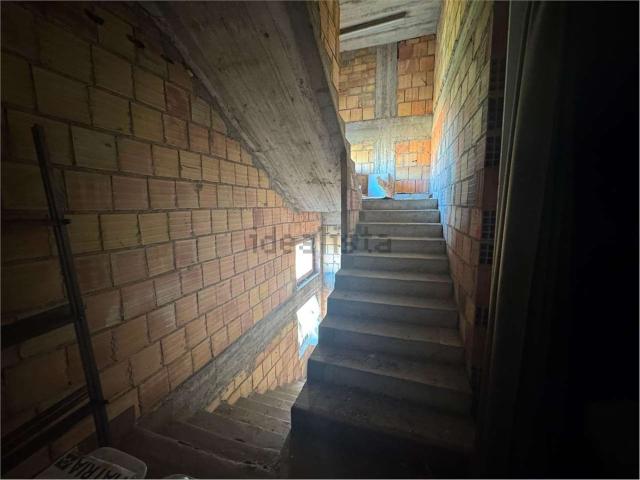 Locale in vendita di 290 m² in Viale Piane San Donato