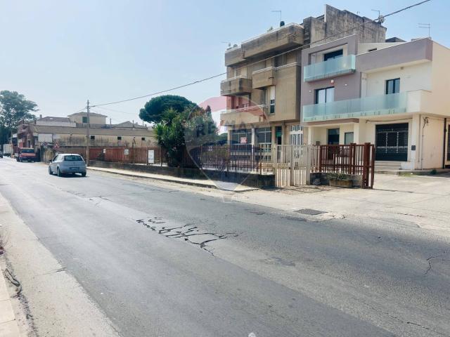 Locale in vendita di 291 m² in Via Generale Cascino, 96