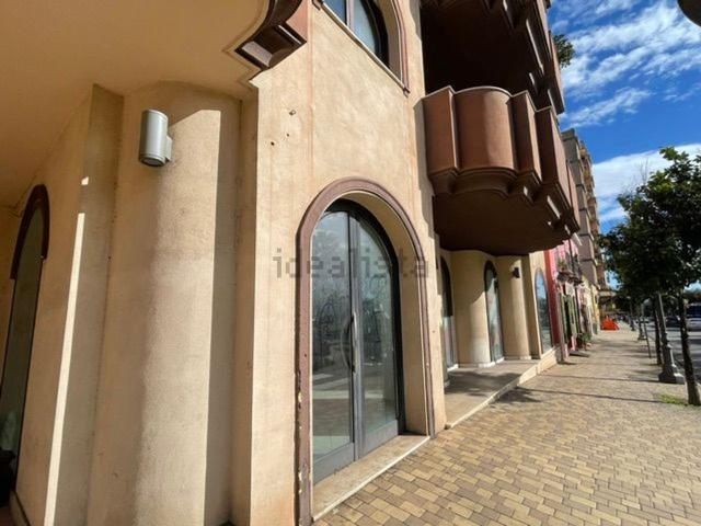 Locale in vendita di 292 m² in Via Generale Giuseppe Garibaldi, 71