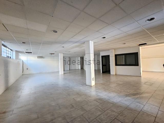 Locale in vendita di 295 m² in Via Antonio Gramsci, 4