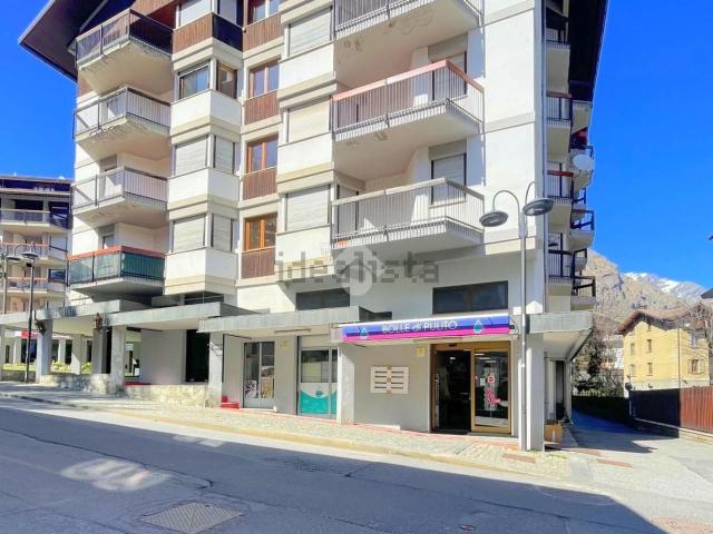 Locale in vendita di 295 m² in Via G. F. Medail, 57