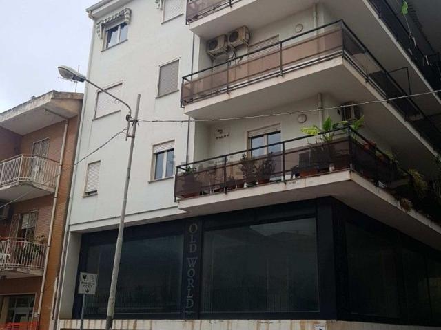 Locale in vendita di 295 m² in Via Della Liberta&apos , 14