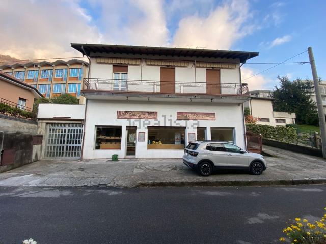 Locale in vendita di 296 m² in Via Don Serafino Morazzone