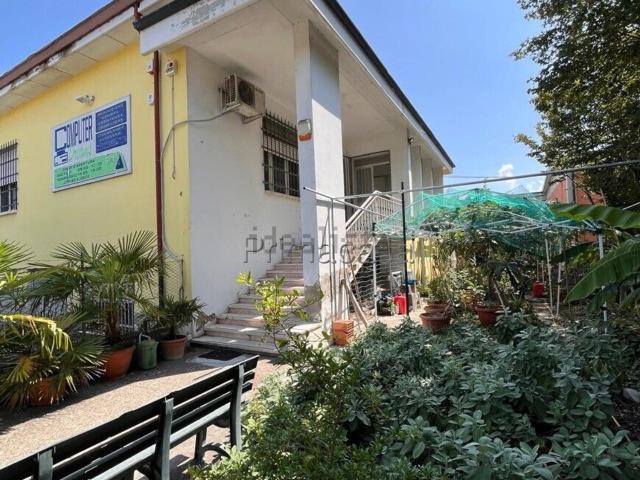 Locale in vendita di 296 m² in Viale Giuseppe di Vittorio