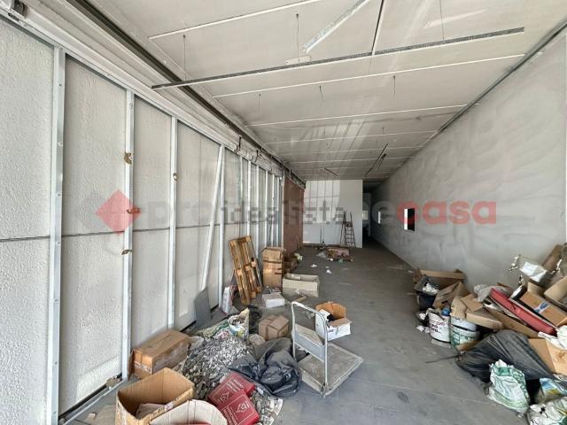 Locale in vendita di 297 m² in Via Galileo Ferraris, 150