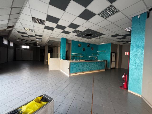 Locale in vendita di 298 m² in Via del Brasile