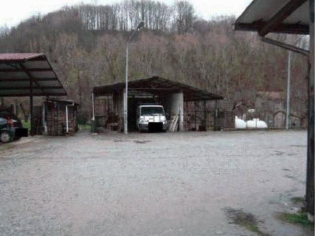 Locale in vendita di 298 m² in Via Provinciale