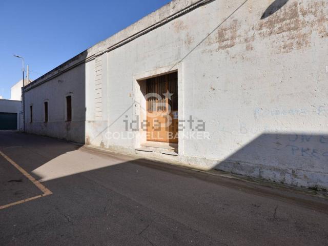 Locale in vendita di 299 m² in Via Duca degli Abruzzi