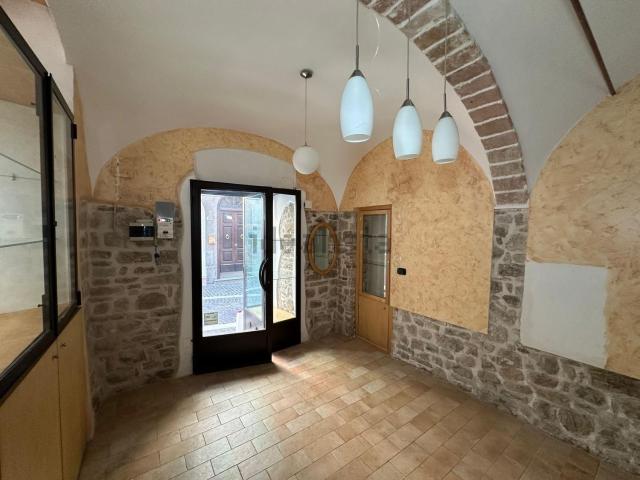 Locale in vendita di 29 m² in Via Dante Alighieri