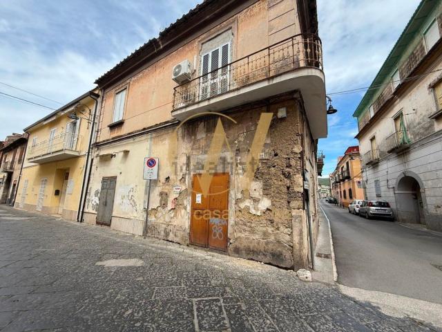 Locale in vendita di 29 m² in Via Filippo Iovara, 129