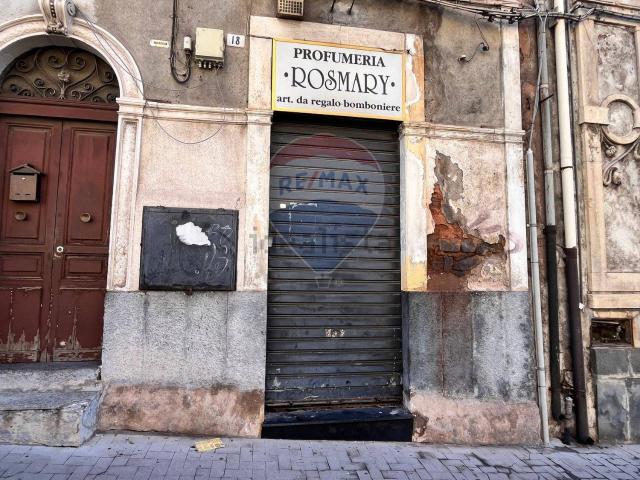 Locale in vendita di 33 m² in Via Vincenzo Casagrandi, 18