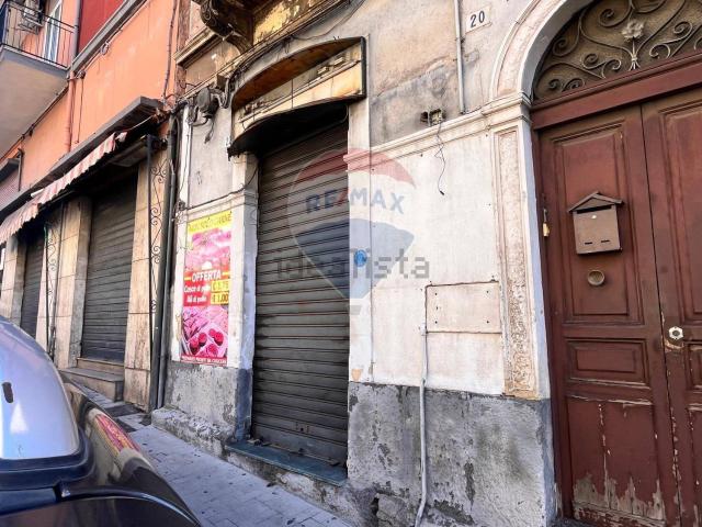 Locale in vendita di 33 m² in Via Vincenzo Casagrandi, 22