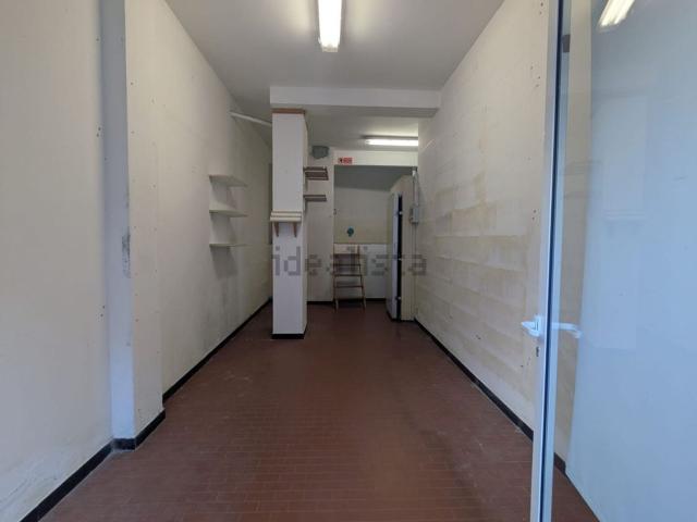 Locale in vendita di 33 m² in Via Cristoforo Colombo, 5