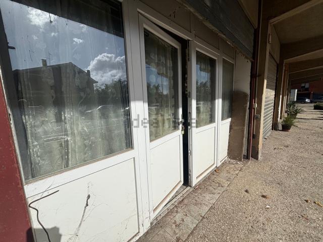 Locale in vendita di 33 m² in Via dei Castagni