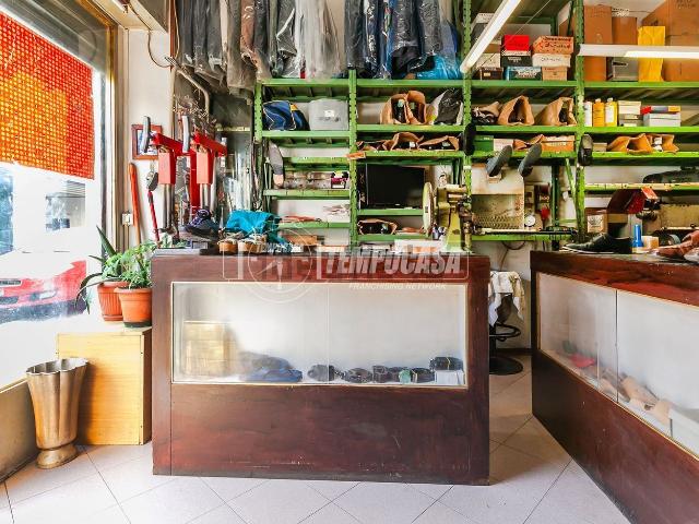Locale in vendita di 36 m² in Via Luigi Porro Lambertenghi, 3
