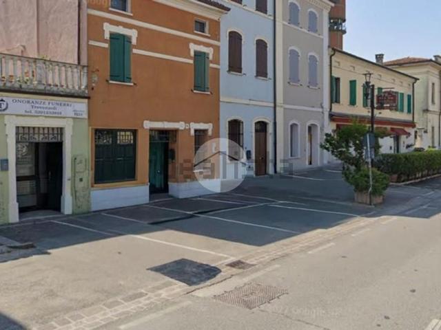 Locale in vendita di 33 m² in Via Roma, 11