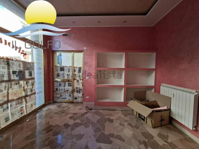Locale in vendita di 33 m² in Viale J. F. Kennedy, 12
