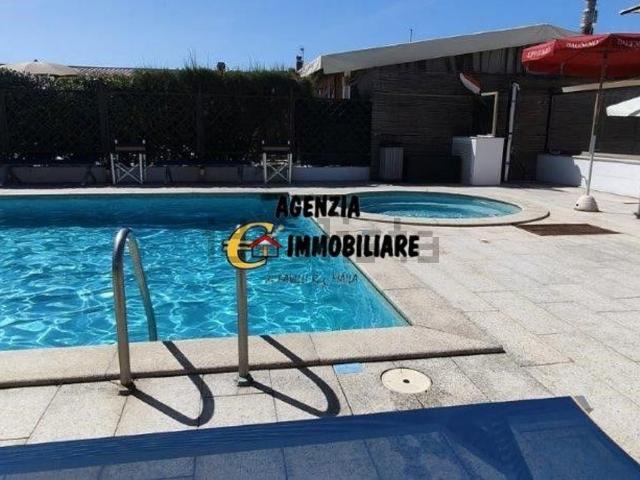 Locale in vendita di 3000 m²