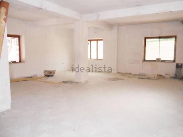 Locale in vendita di 300 m²