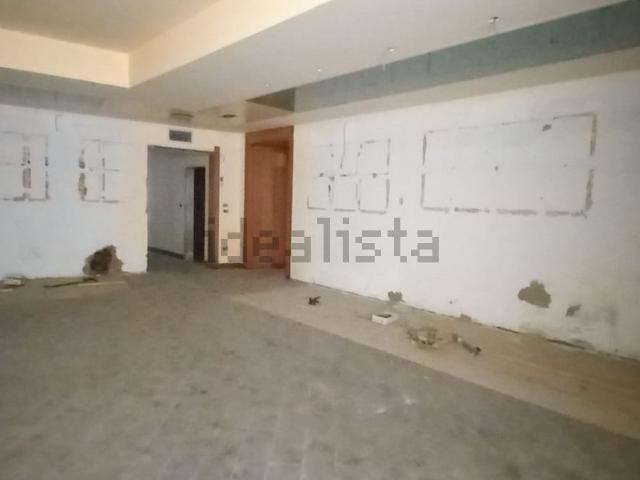 Locale in vendita di 300 m²