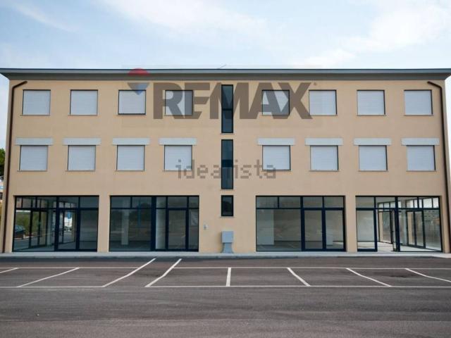 Locale in vendita di 300 m²