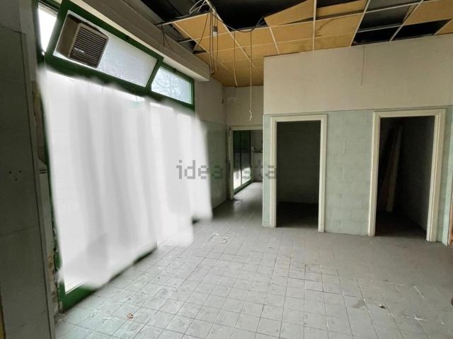 Locale in vendita di 300 m²