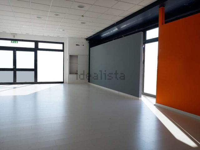 Locale in vendita di 300 m²
