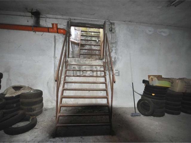 Locale in vendita di 300 m²