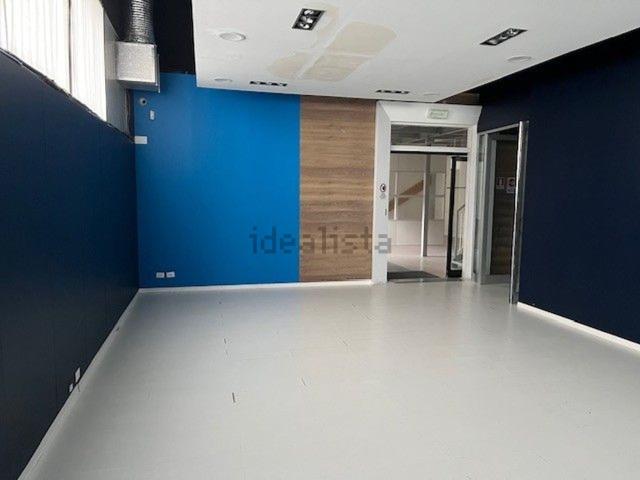 Locale in vendita di 300 m²