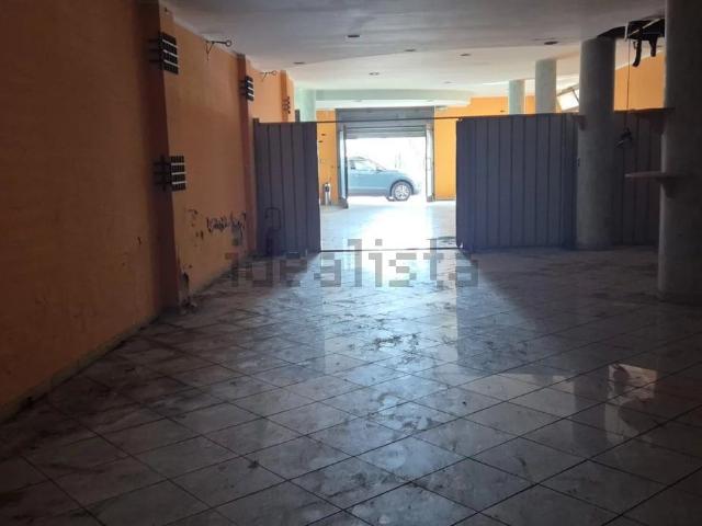 Locale in vendita di 300 m²