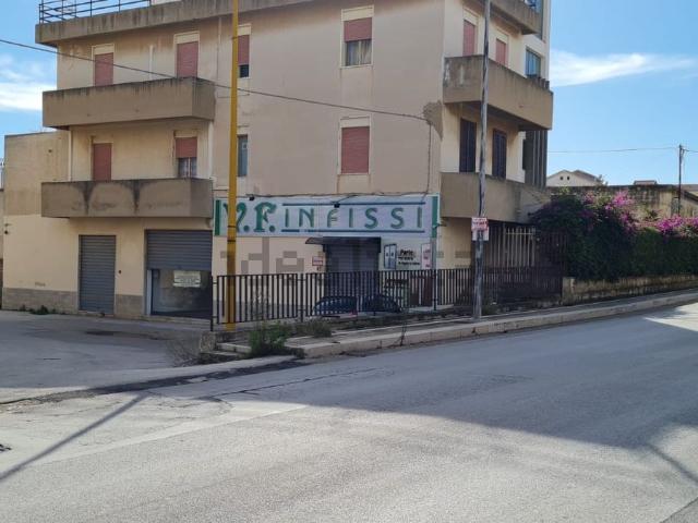 Locale in vendita di 300 m² in Via Campobello