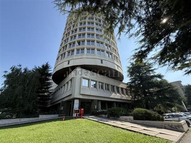 Locale in vendita di 300 m² in Via Cipro