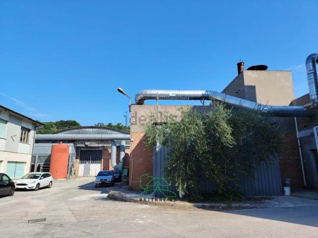 Locale in vendita di 300 m² in Via Amedeo Avogadro, 14